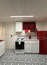 Building Photo - 17 2nd Ave NE