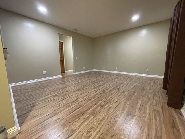 Building Photo - 3424 Thunder Dr