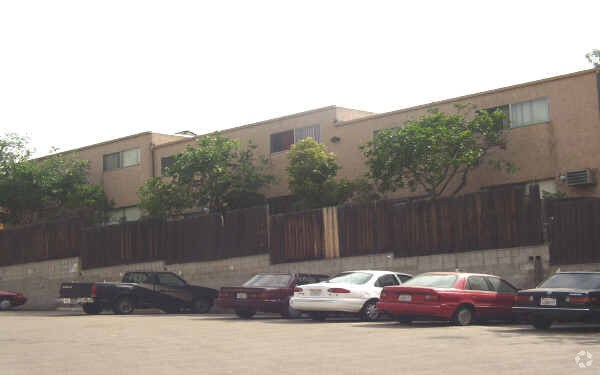 Building Photo - Grove Townhouses