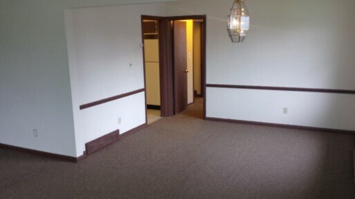 Building Photo - 465 Treeside Dr