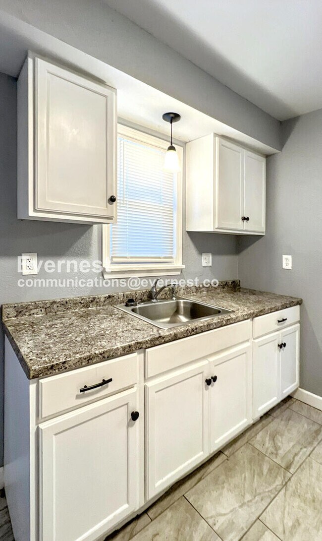 Foto del edificio - 1402 E 65th St