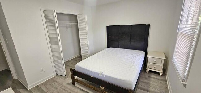 Foto del edificio - 438 Blue Rock Dr