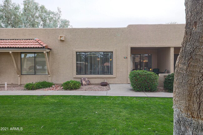 Foto del edificio - 14300 W Bell Rd