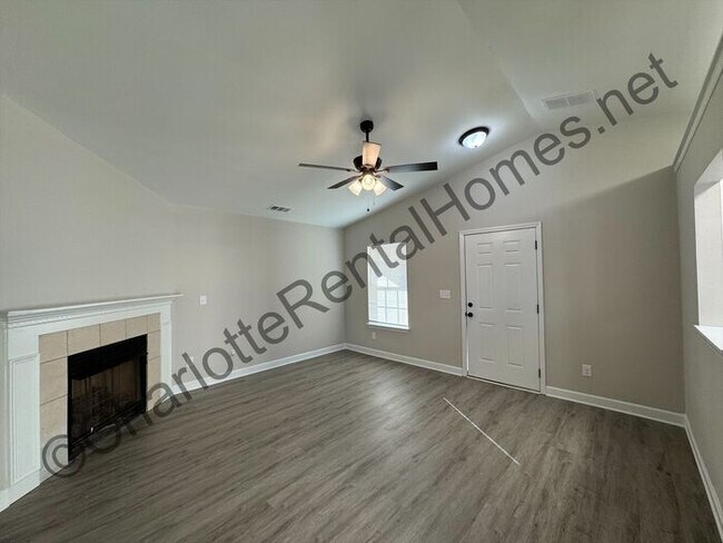 Foto del edificio - Newly remodeled home in Charlotte!