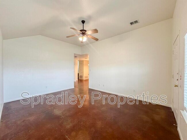 Building Photo - 5604A Luxor Dr