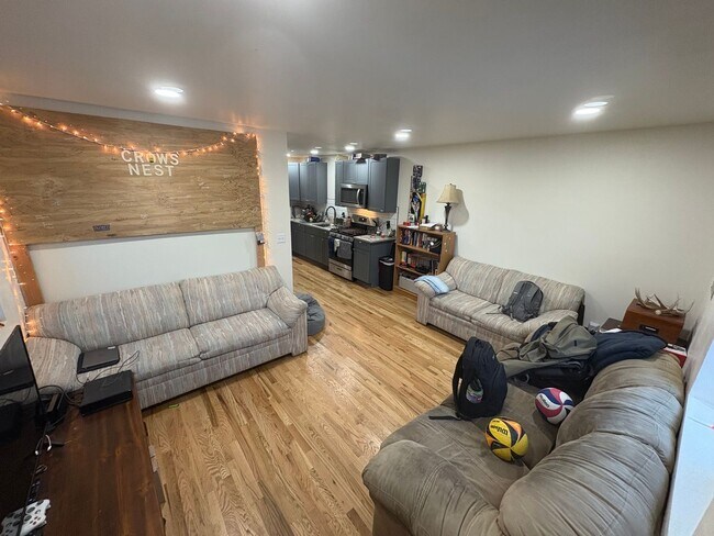 Foto del edificio - 216 E 7th St