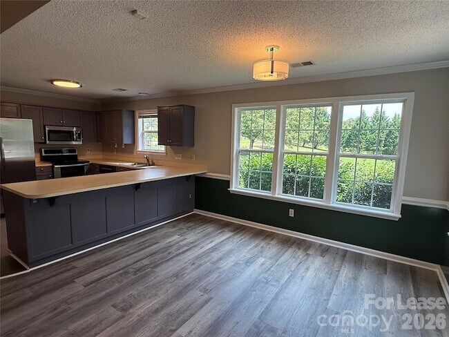 Foto del edificio - 4370 Fellows Ln