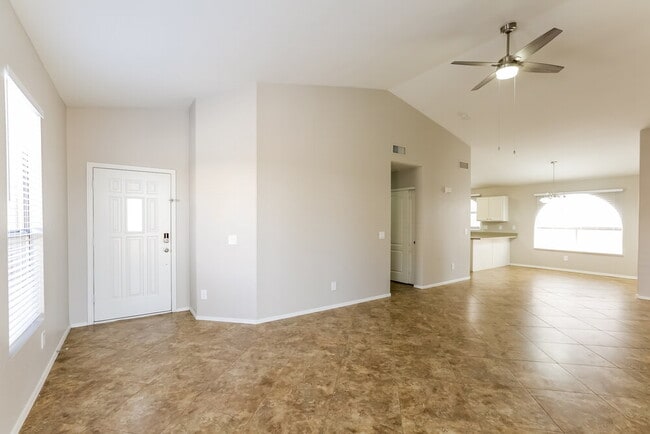 Building Photo - 1058 S Sierra St