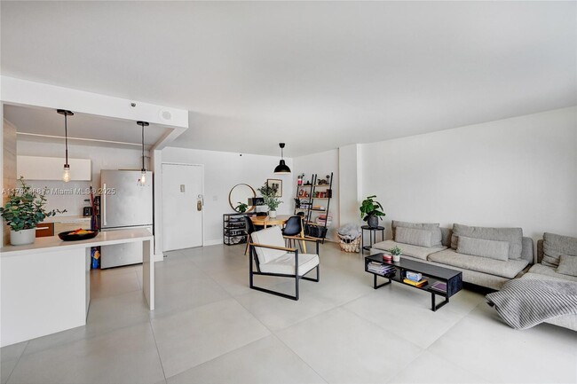 Foto del edificio - 17500 N Bay Rd