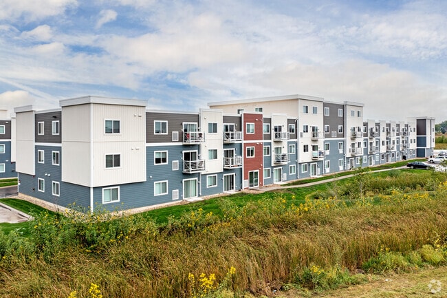 Building Photo - Whisper Ridge East