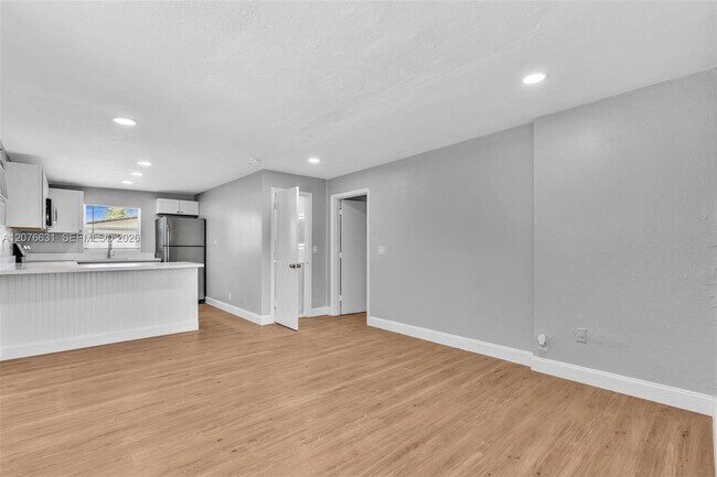 Foto del edificio - 163 NW 40th St