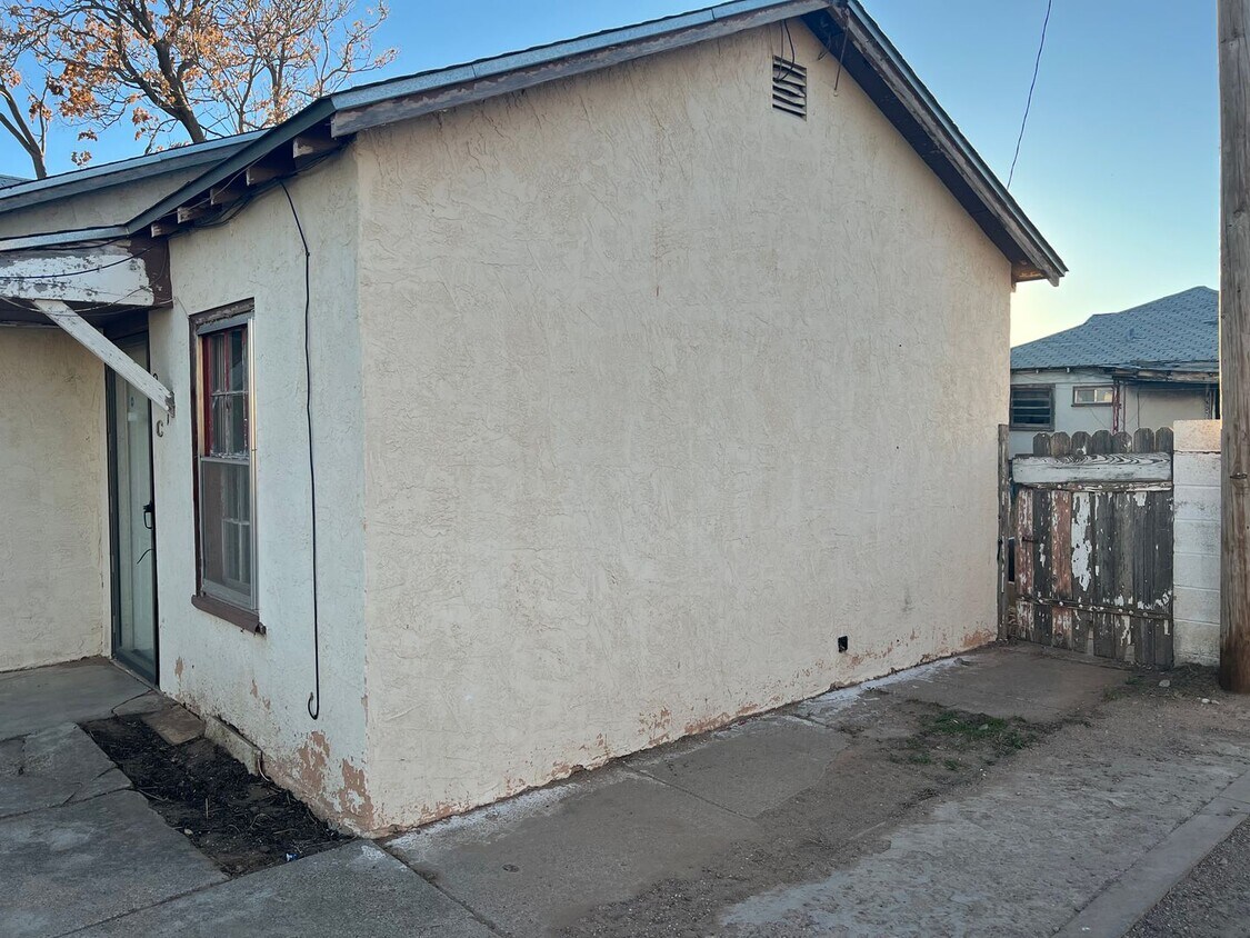 907 Gidding St Unit C, Clovis, NM 88101 Room for Rent in Clovis, NM