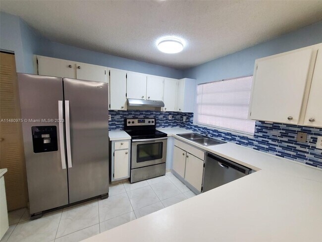 Building Photo - 1098 SW 134th Ct