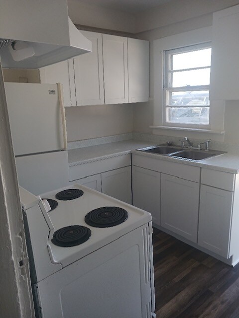 Building Photo - 231 W Spring St