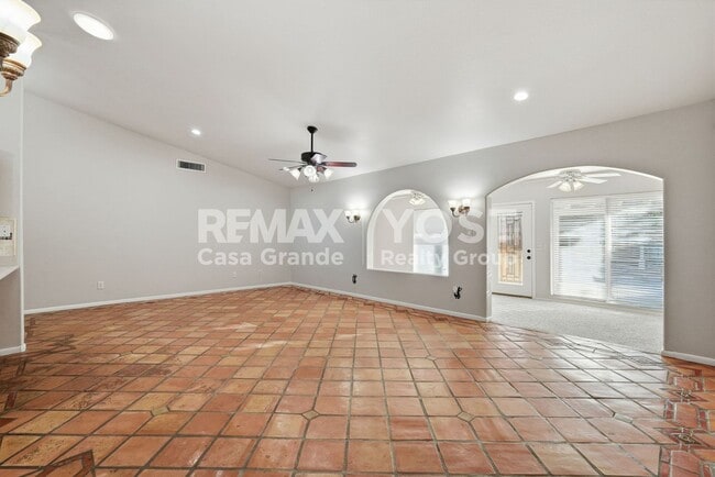 Building Photo - Where Character Takes Center Stage! Now Offering $500 Off First Month’s Rent!