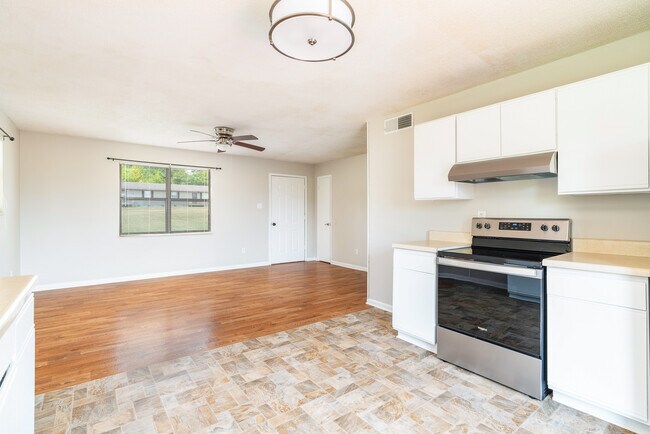 Building Photo - 208 Berry Way