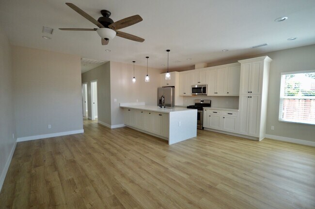Foto del edificio - Brand New 3 Bedroom Fullerton Back House