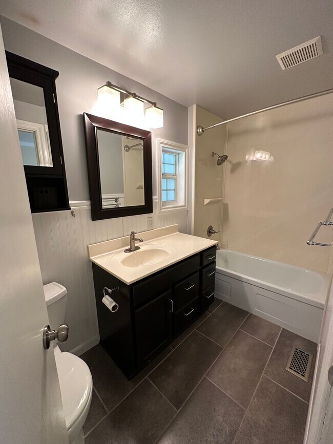 Building Photo - 6204 SE 46th Avenue ~ Exceptional Portland...