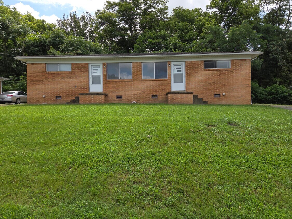 Foto principal - 109 Edgehill Dr