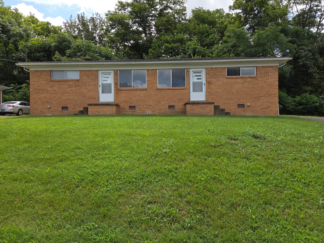 Primary Photo - 109 Edgehill Dr