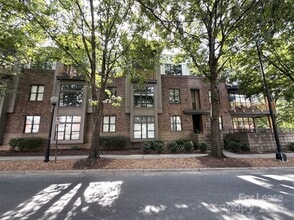 Building Photo - 714 N Davidson St
