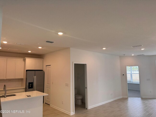 Foto del edificio - 109 Silver Myrtle Ct