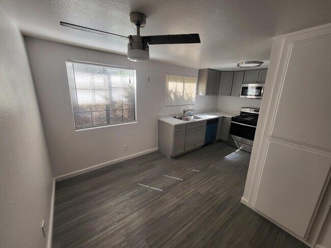 Foto del edificio - 4th St. Apartments