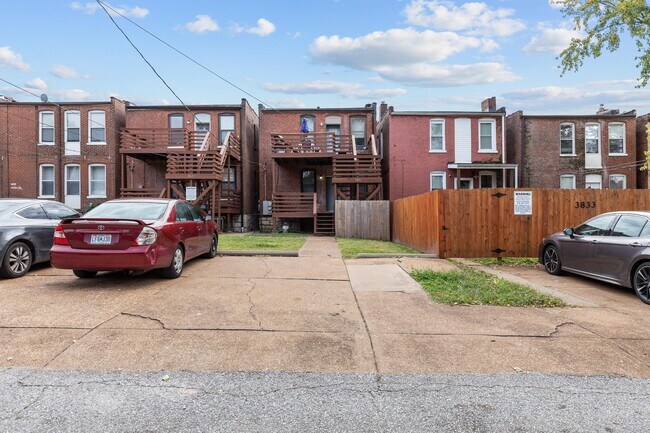 Foto del edificio - 3831 McRee Ave