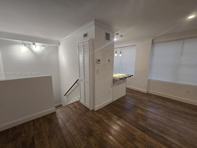 Building Photo - 1460 Ocean Dr