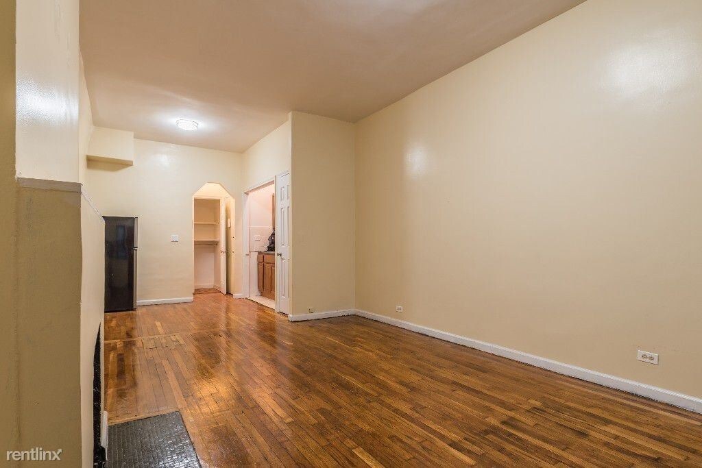 Building Photo - 215 W 18th St