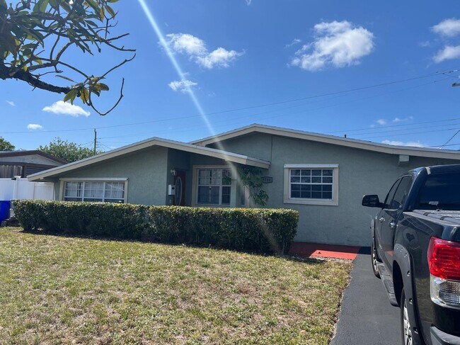 Foto del edificio - 7740 NW 11th St