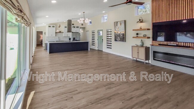Building Photo - 2713 Renatta Dr