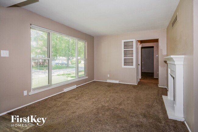 Foto del edificio - 624 Holiday Ave