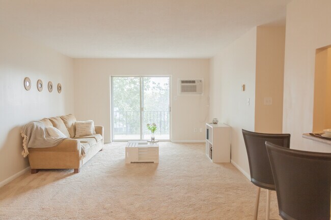 Foto del edificio - 2715 Riverside Dr