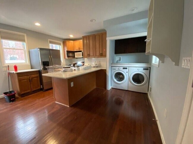 Building Photo - 4416 Plummer St