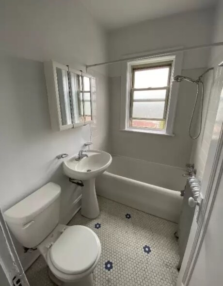 Foto del edificio - 2849 W Berteau Ave