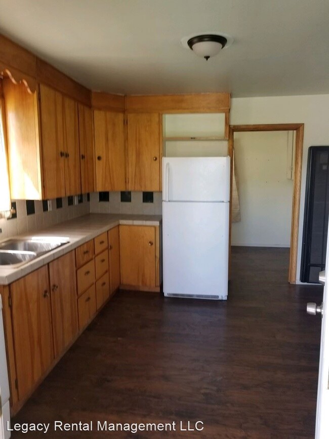 Building Photo - 3 br, 1 bath House - 403 West Grand Ave