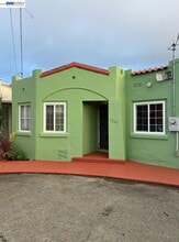 Building Photo - 5740 Kingsley Cir