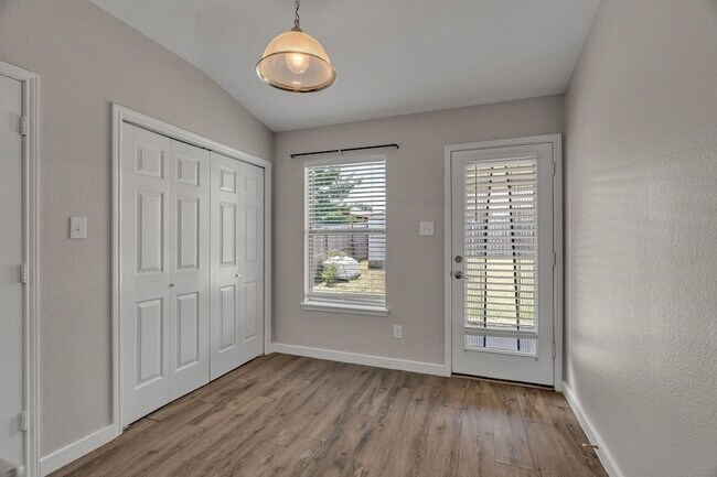 Foto del edificio - 3920 Cane River Rd