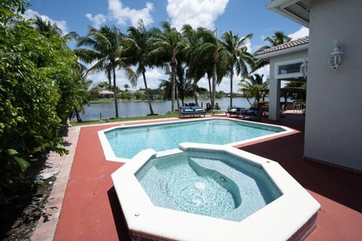Foto principal - 576 NW 120th Dr