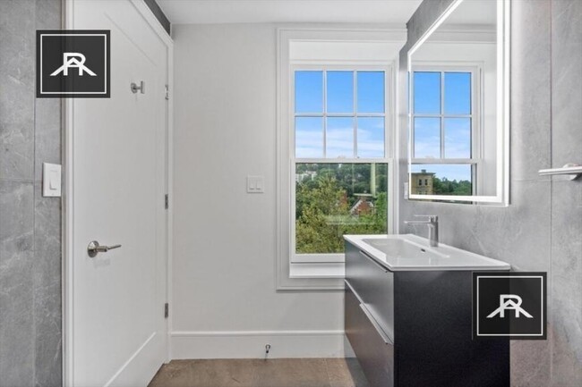 Building Photo - 4 bedroom in Brookline MA 02446