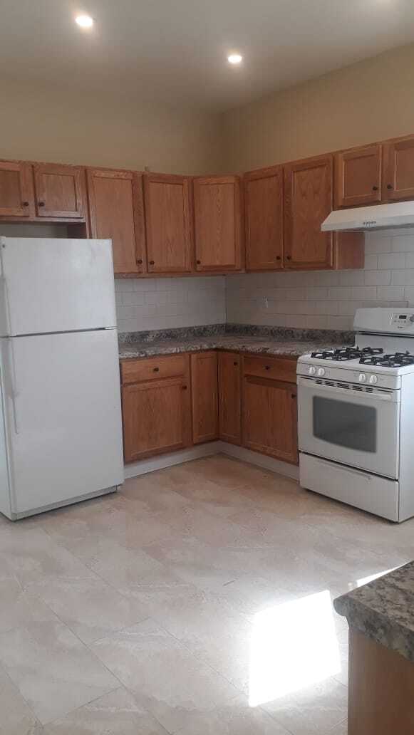 Building Photo - 935 N Avers Ave