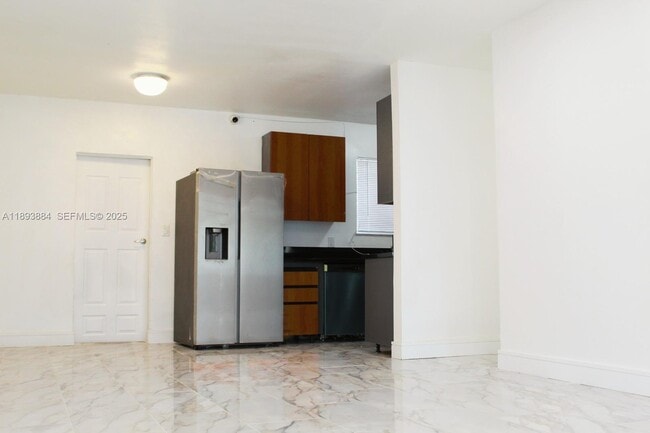 Foto del edificio - 1831 NW 185th St