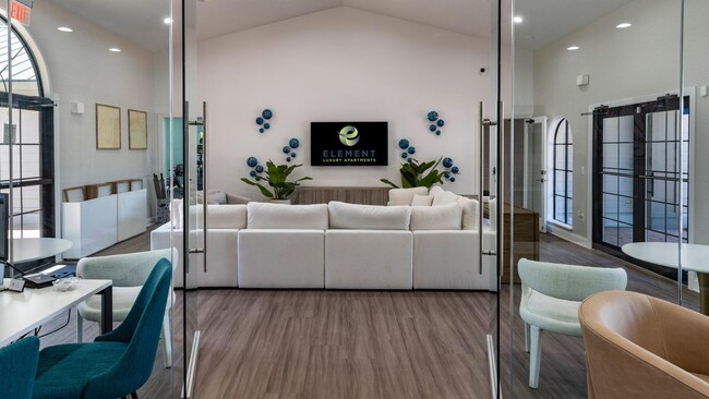 Foto del edificio - Element Luxury Apartments