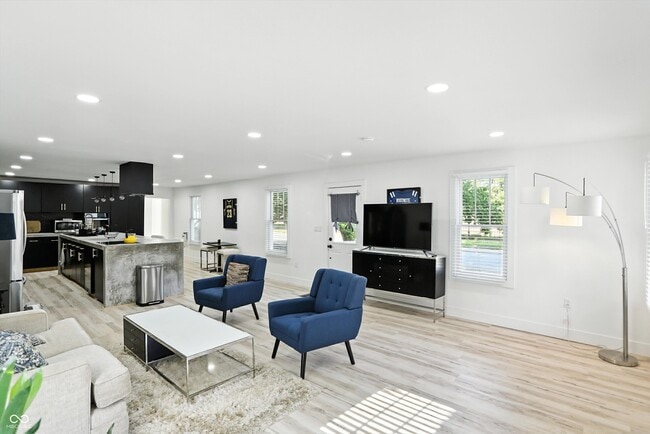 Foto del edificio - 1324 E 9th St