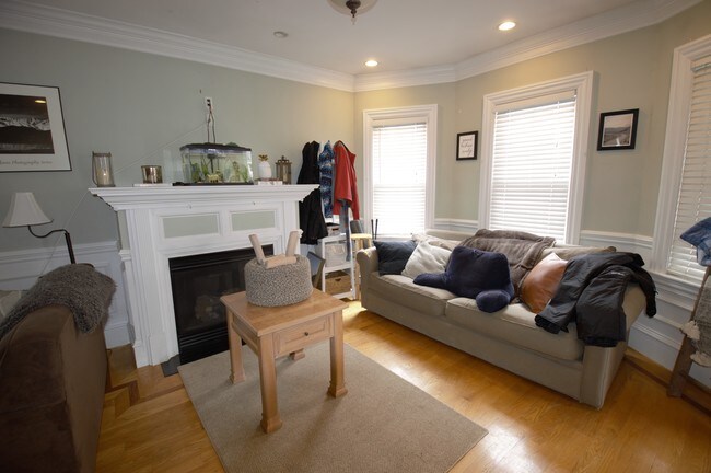 Building Photo - 53 Hobart St