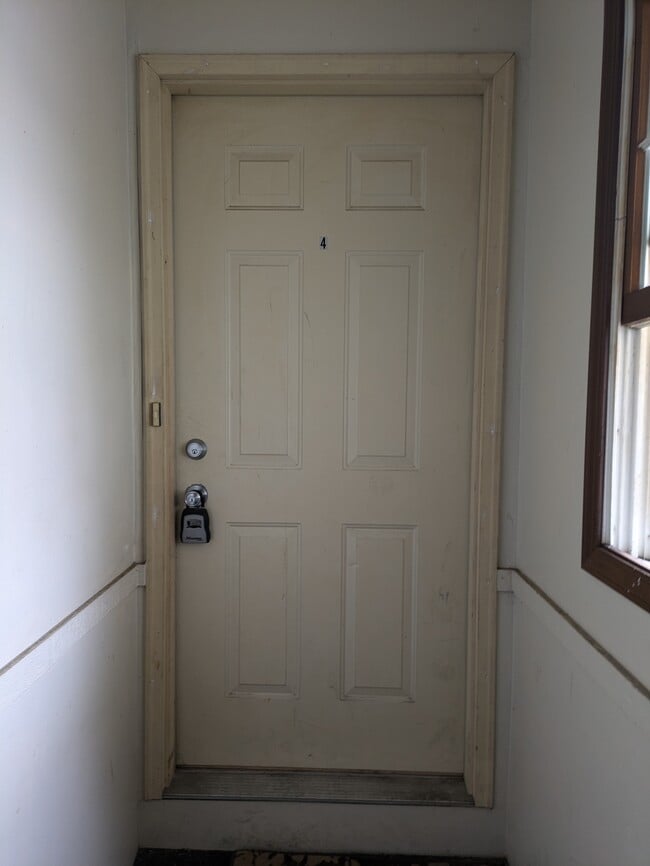 Building Photo - 1833 Manor Haus Ct