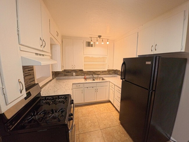 Foto del edificio - 449 E University Dr