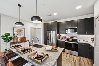 Building Photo - Avalon Benbrook