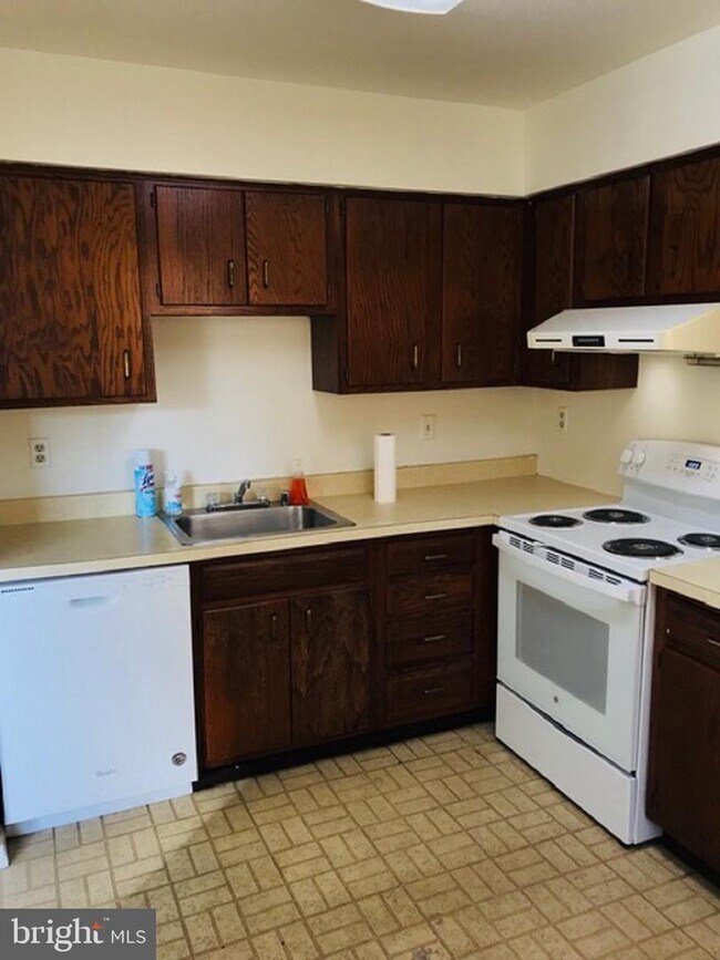 Foto del edificio - 754 Wilton Farm Dr